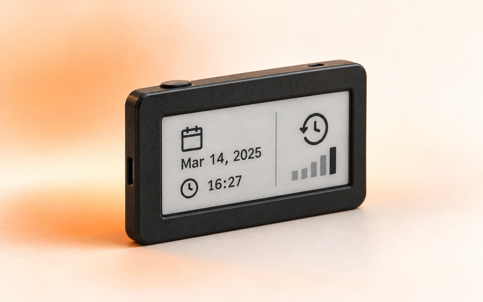 Concept del dispositivo Memorizator nero con display e-paper dell’ultima interazione
